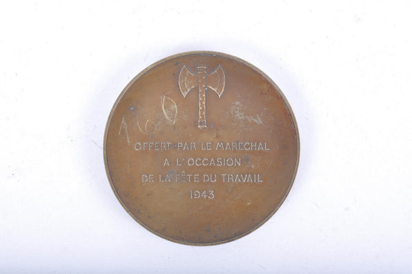 Médaille " Fête du Travail Maréchal Pétain 1943 " signée TURIN