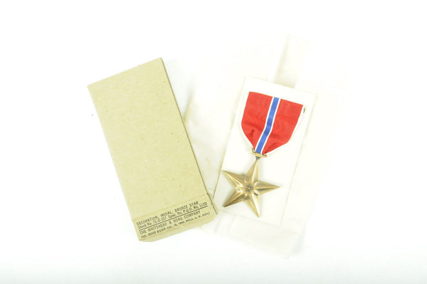 Médaille Bronze Star avec sa boite datée 1944