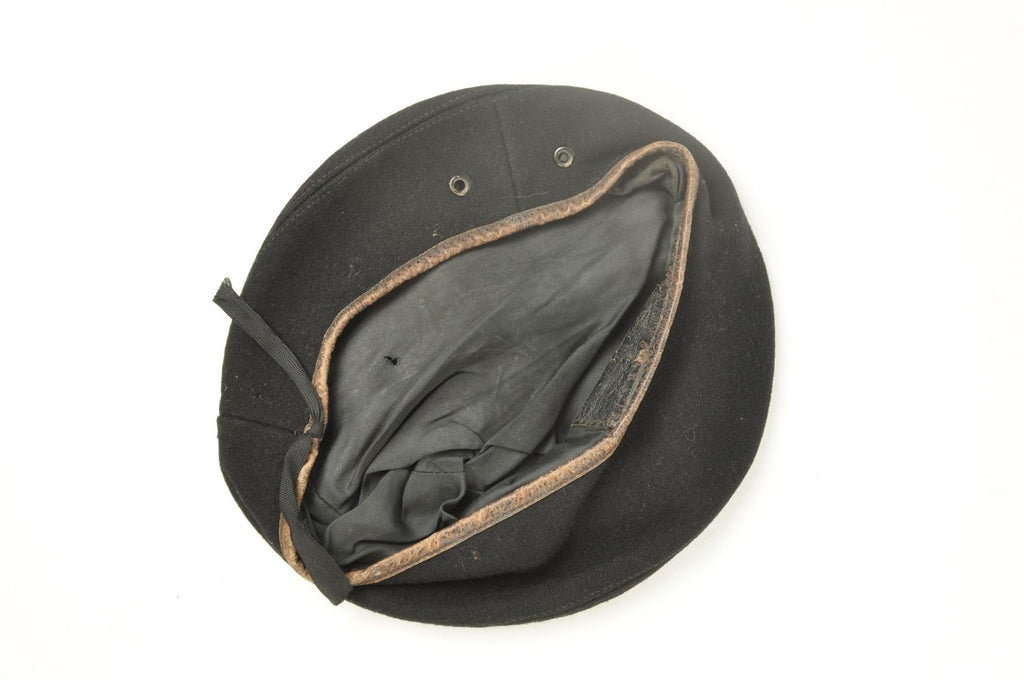 Béret Noir en 3 parties