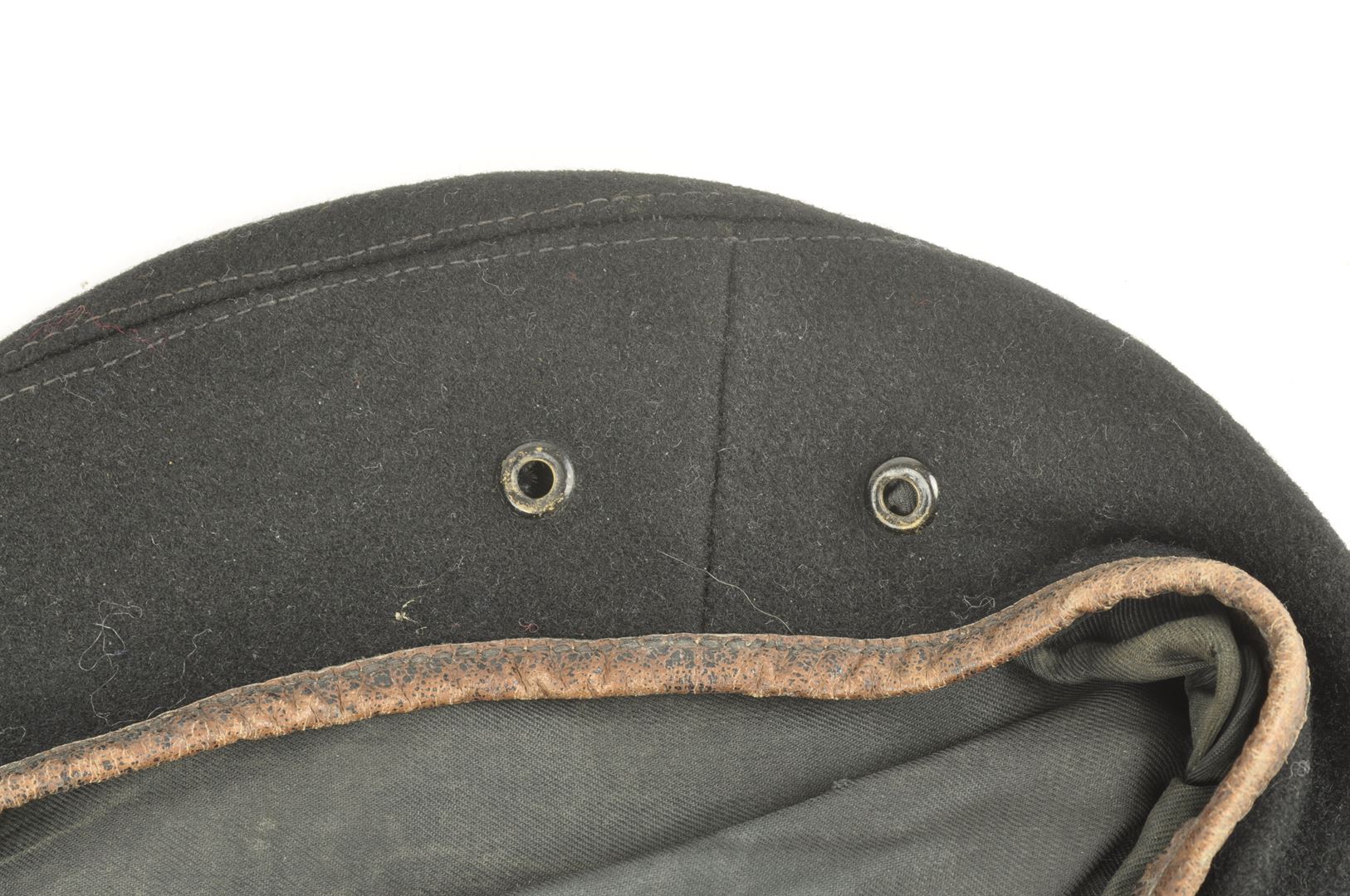 Béret Noir en 3 parties