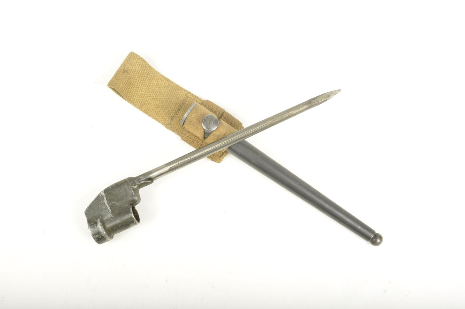 Baïonnette N°4 MKIII Joseph Lucas Ltd avec son porte fourreau Canadien daté 1944