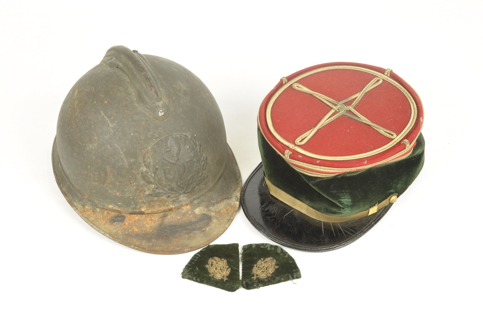 Ensemble nominatif d'un Pharmacien Casque / Képi