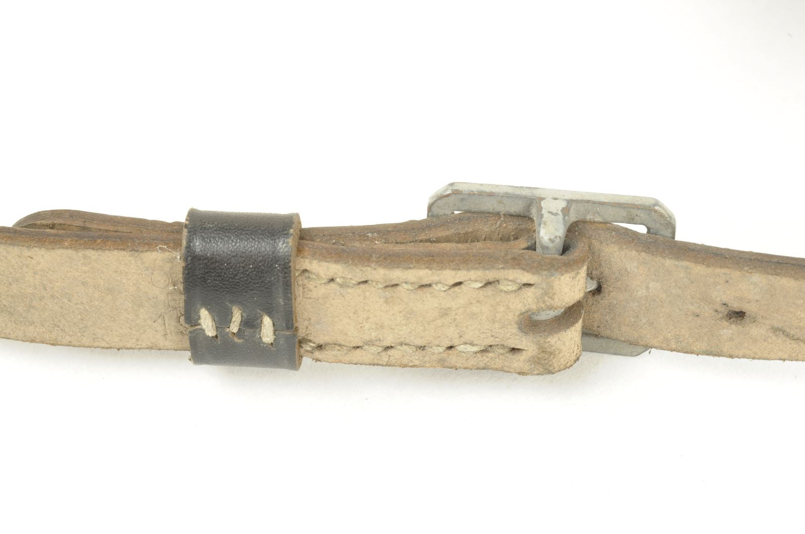 Sangle de boitier à jumelles datée 1941