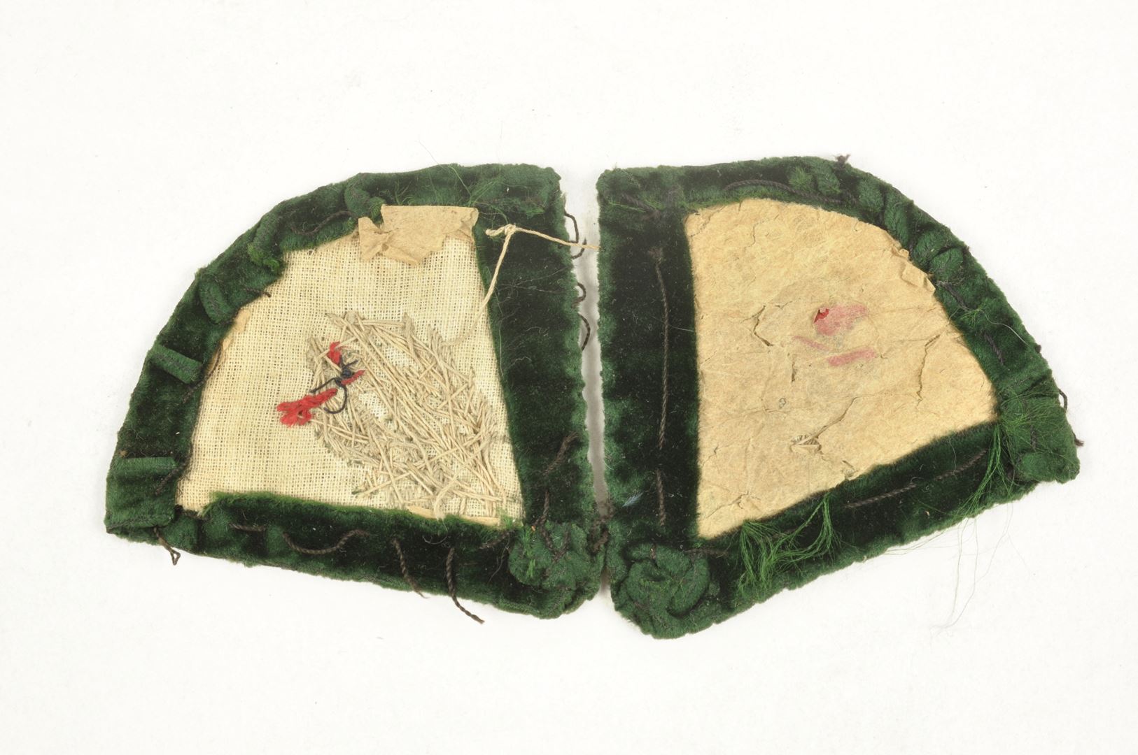 Ensemble nominatif d'un Pharmacien Casque / Képi