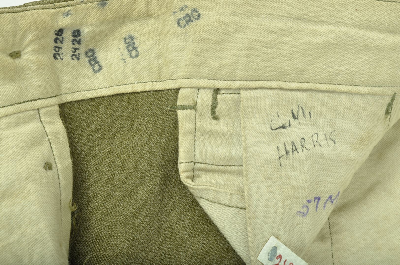 Pantalon moutarde  Nominatif / daté 1940