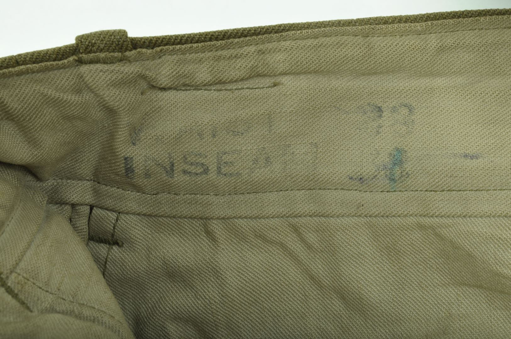 Pantalon moutarde daté 1941