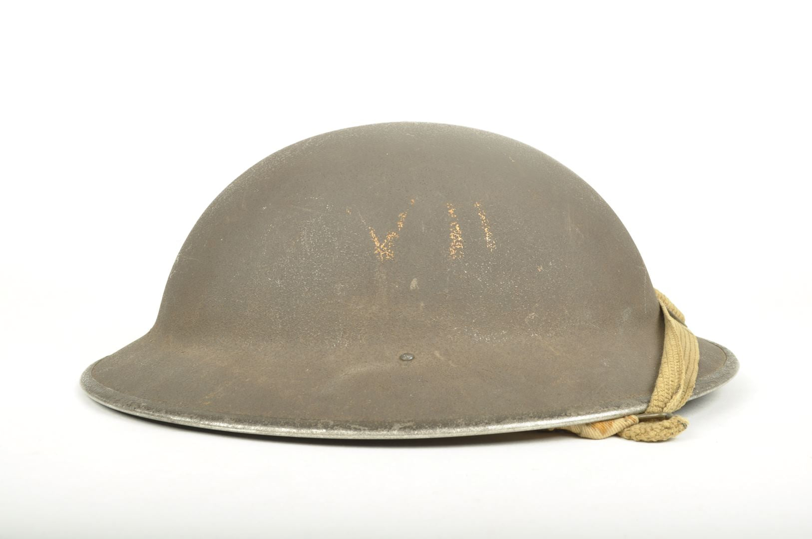 Casque Britannique MKII insignes "VII" / Saint-Vaast-la-Hougue