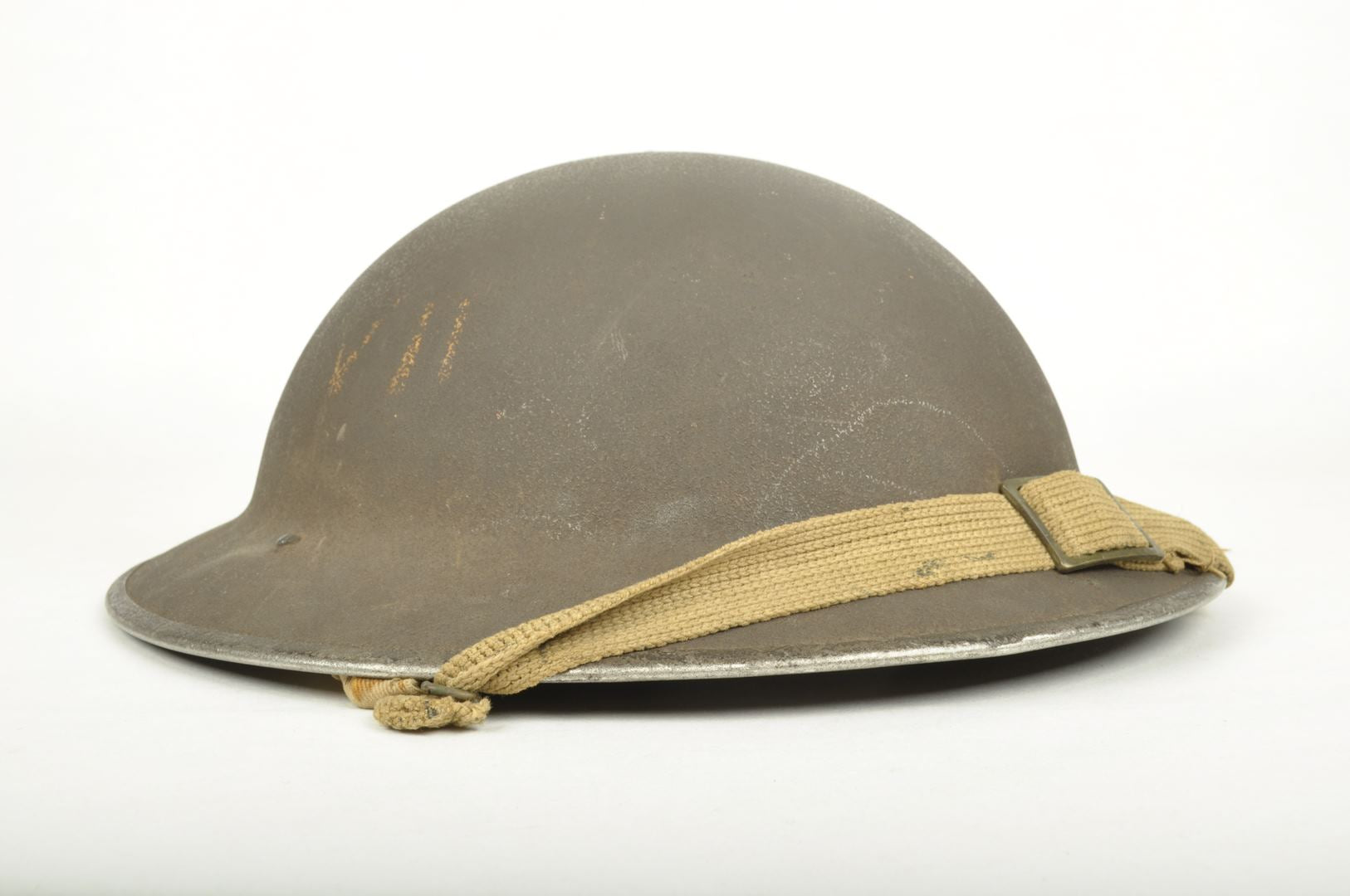 Casque Britannique MKII insignes "VII" / Saint-Vaast-la-Hougue