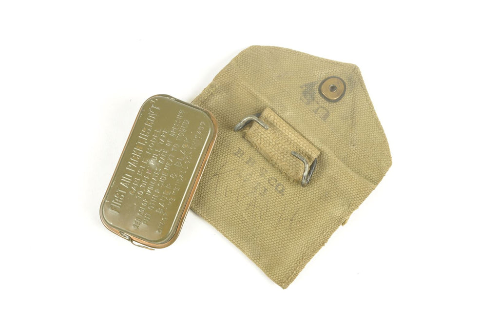 Pochette à pansement nominative datée 1943 + pansement