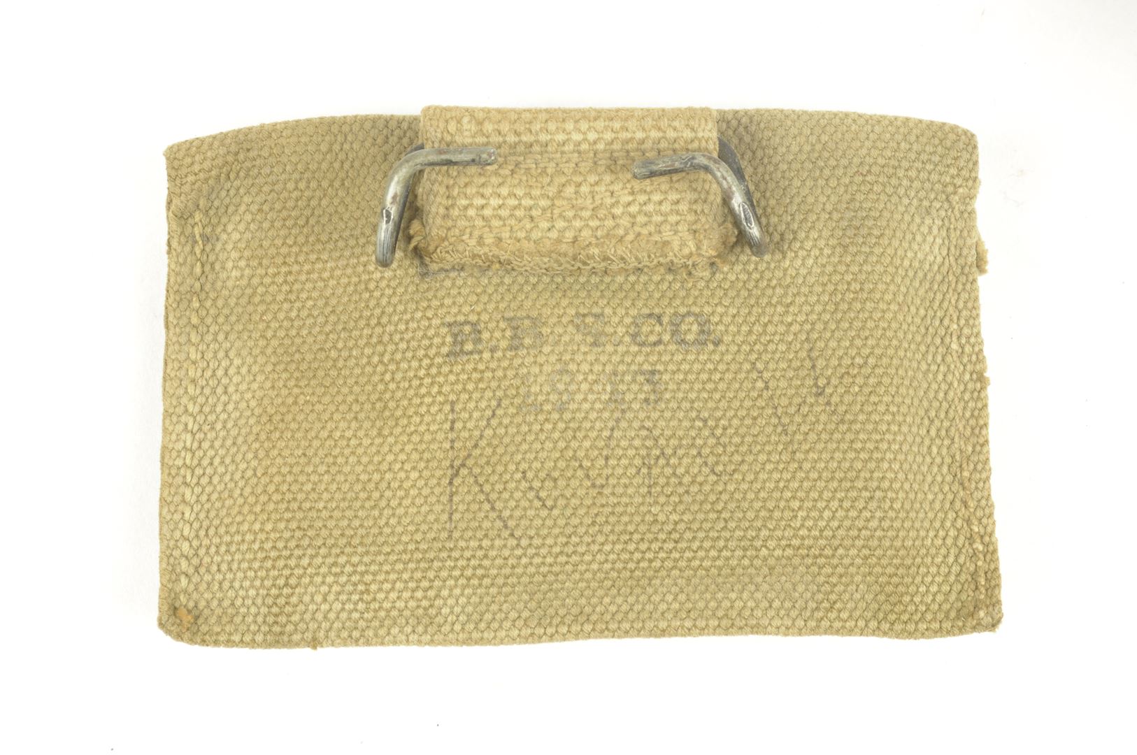 Pochette à pansement nominative datée 1943 + pansement