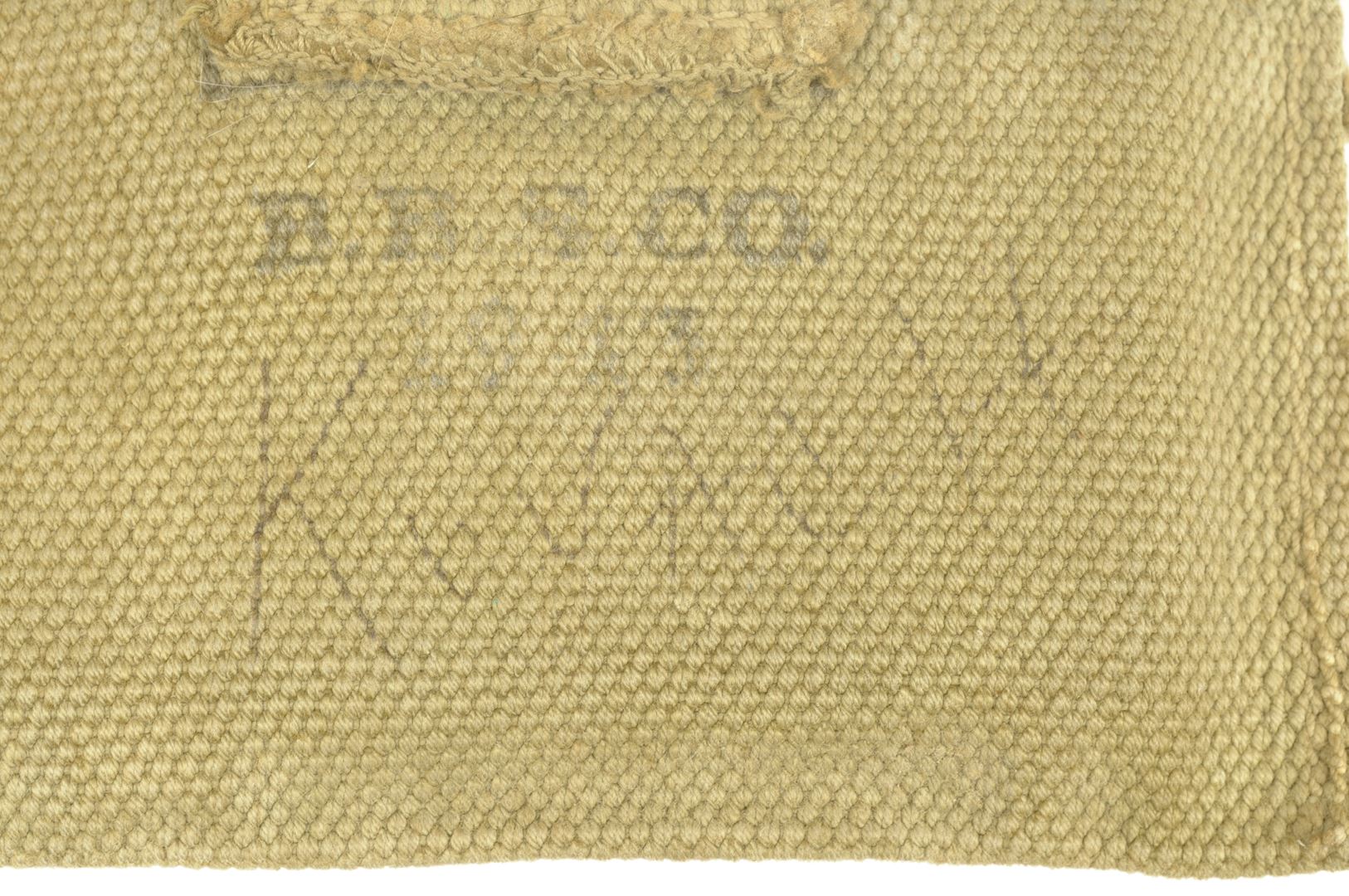 Pochette à pansement nominative datée 1943 + pansement