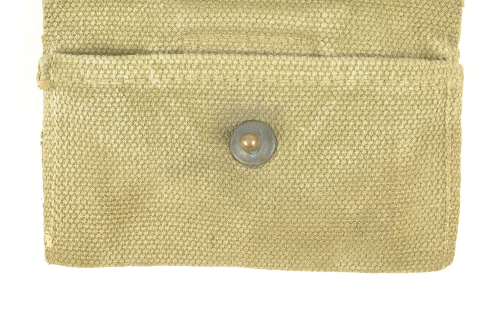 Pochette à pansement nominative datée 1943 + pansement