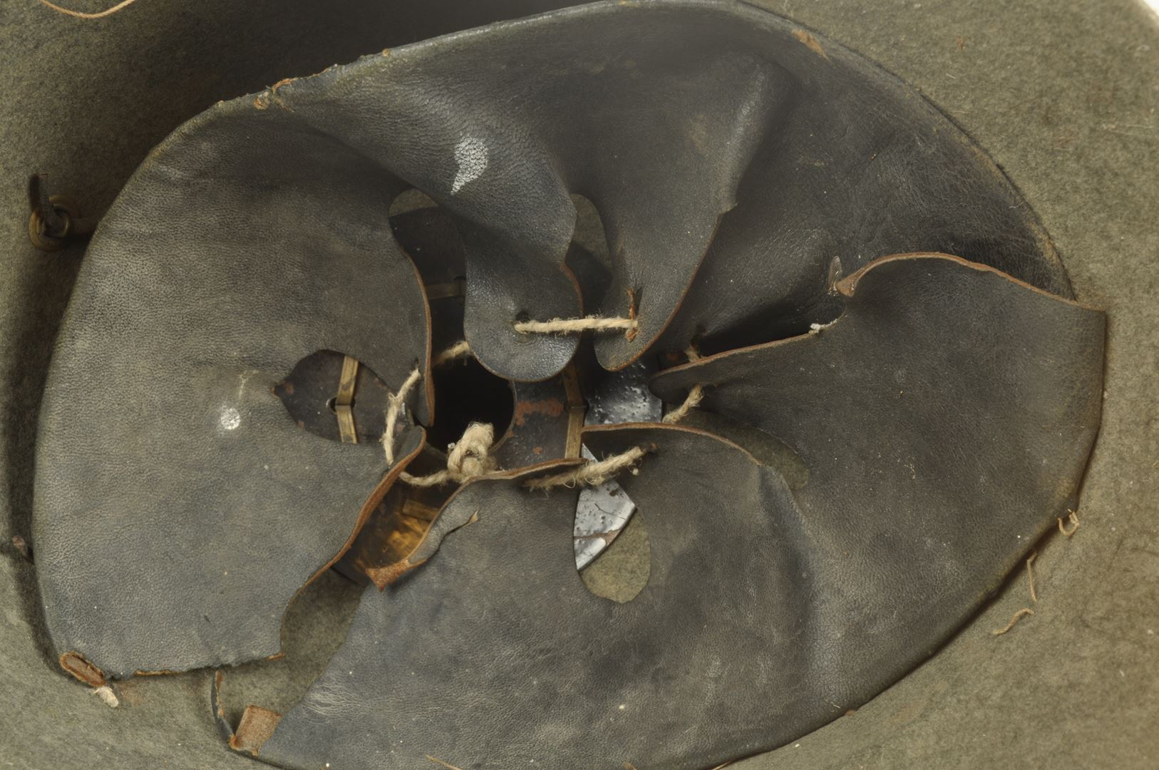 Casque à pointe Prussien " Ersatz" en feutre daté 1915 sortie de grenier / Vosges