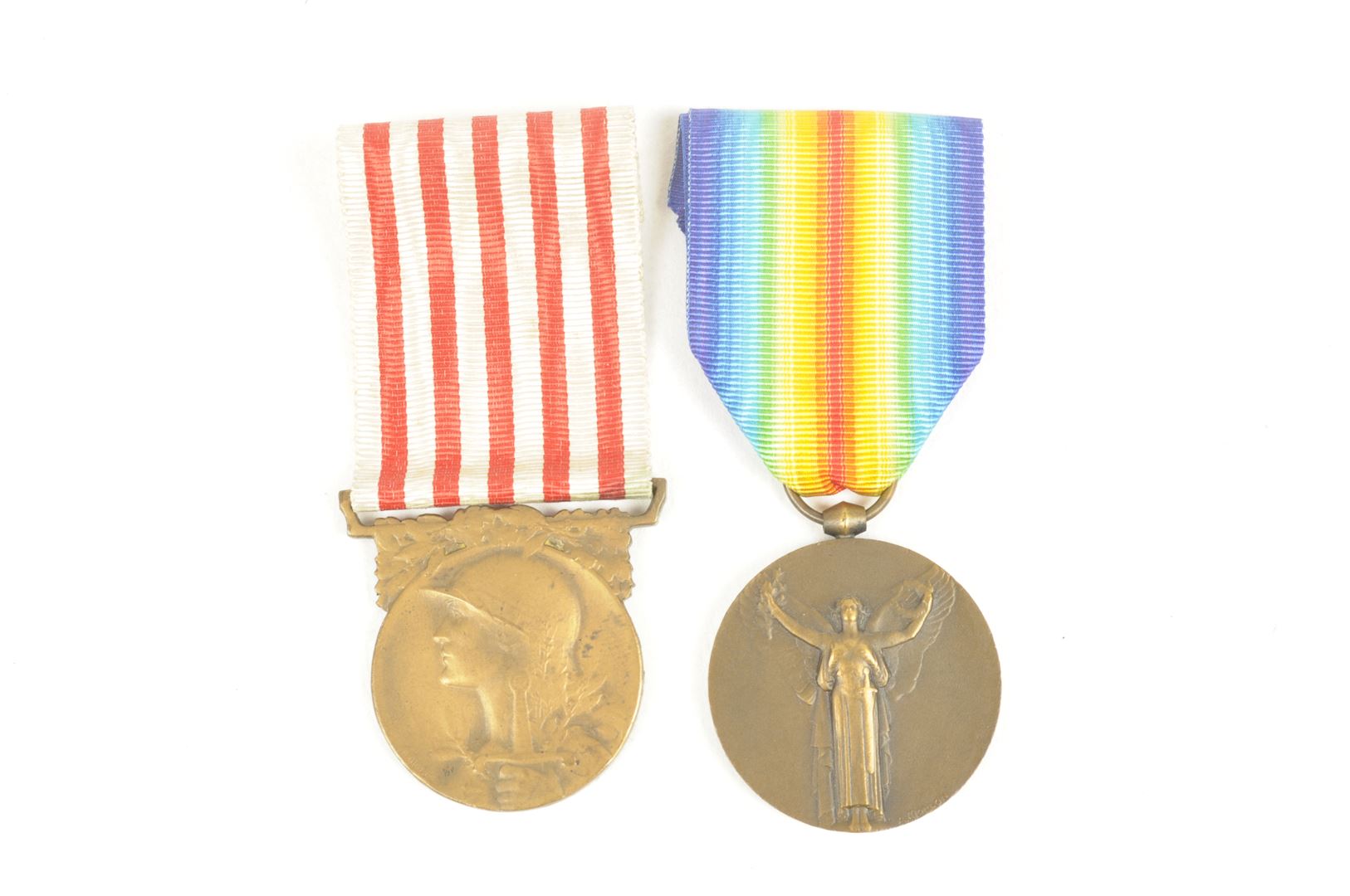 Souvenirs du soldat TRAITEUR 56ième RI / Casque et documents