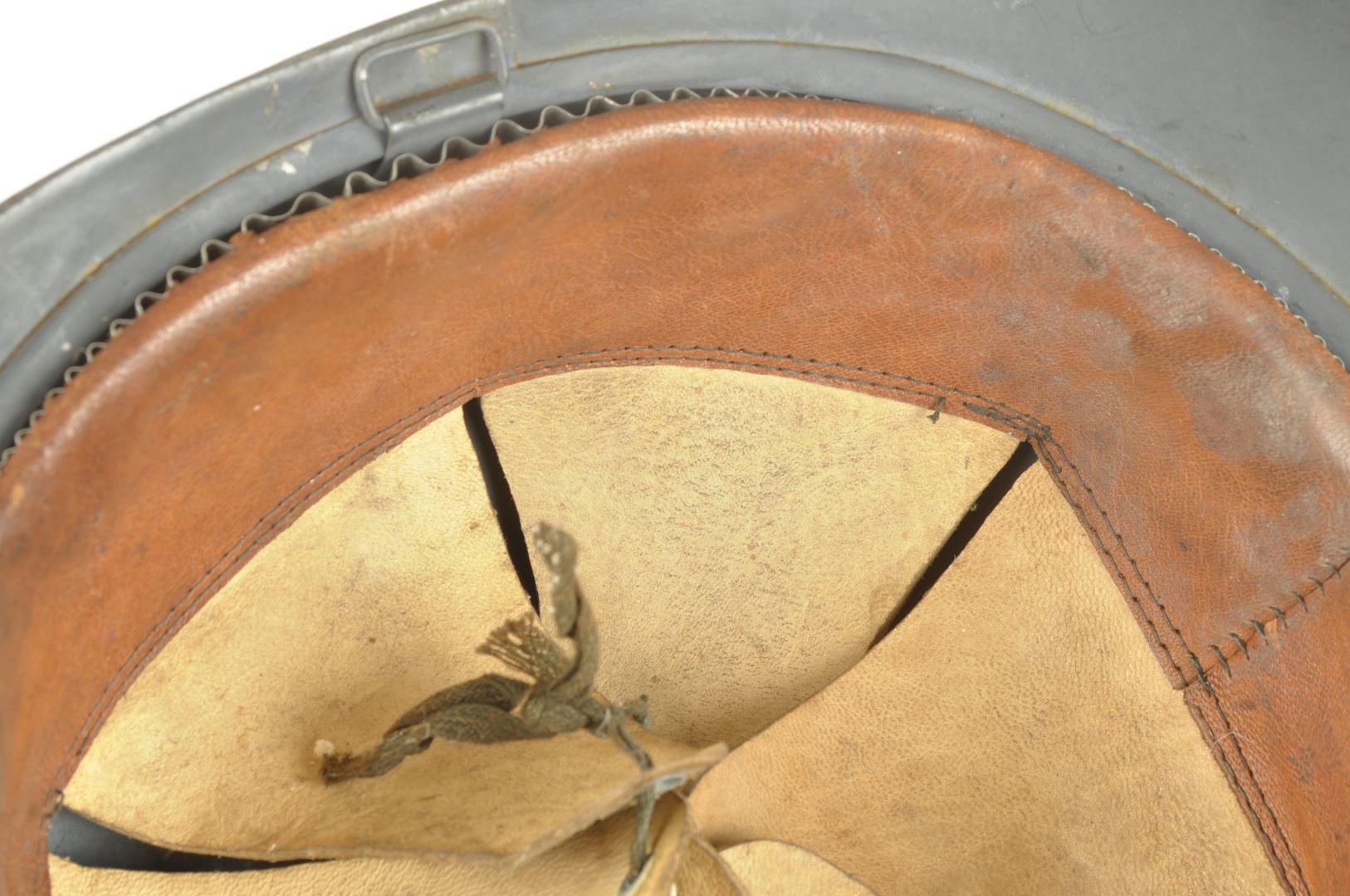 Casque Adrian d'Infanterie modèle 1915 / peinture lisse d'usine