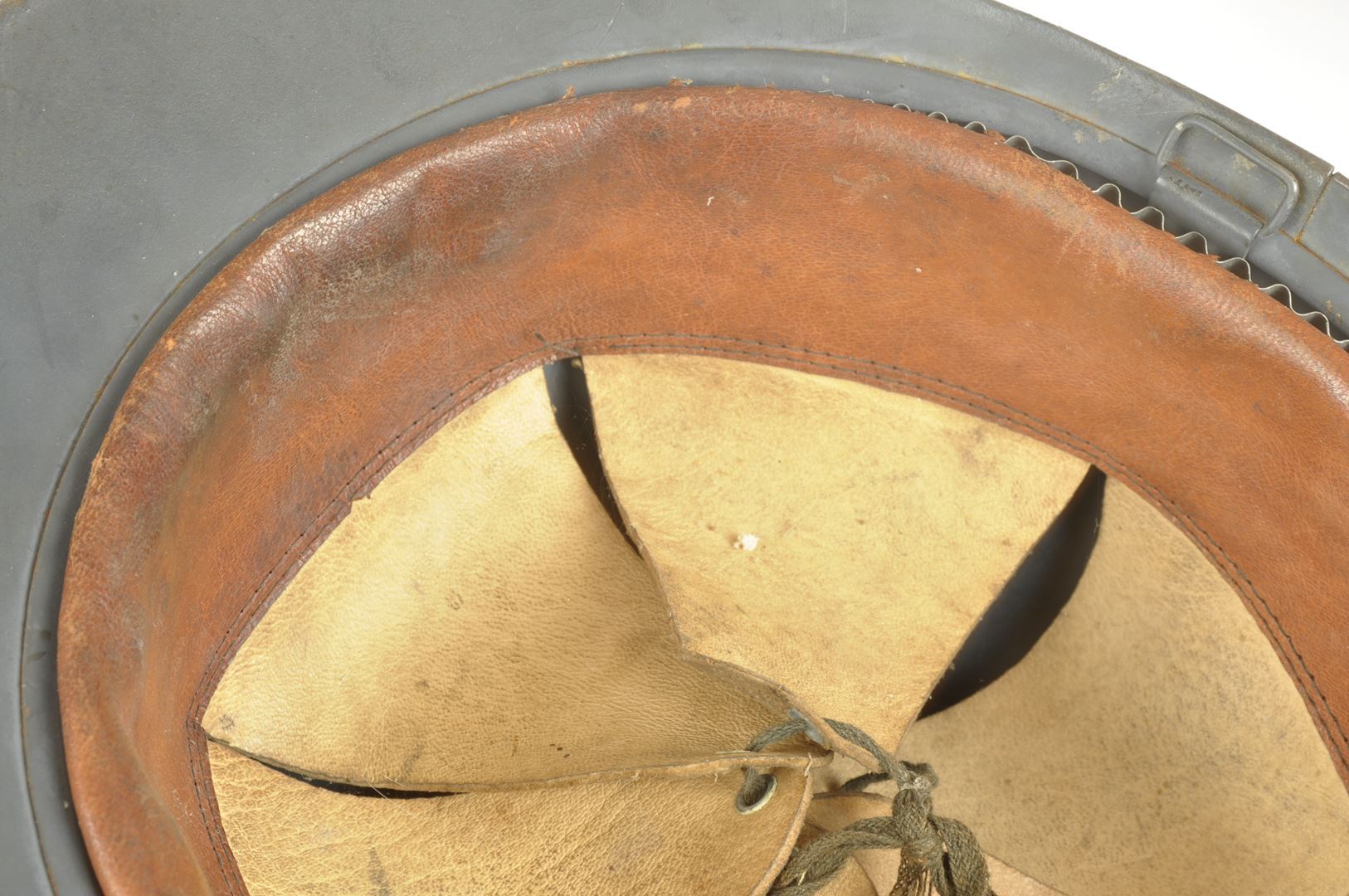 Casque Adrian d'Infanterie modèle 1915 / peinture lisse d'usine