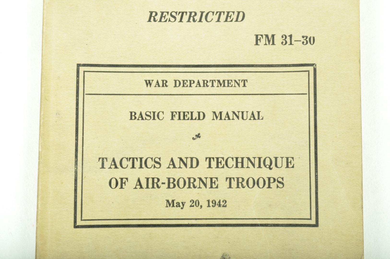 Manuel de campagne Parachutiste "Tactics and Technique of Airborne Troops" daté 1942