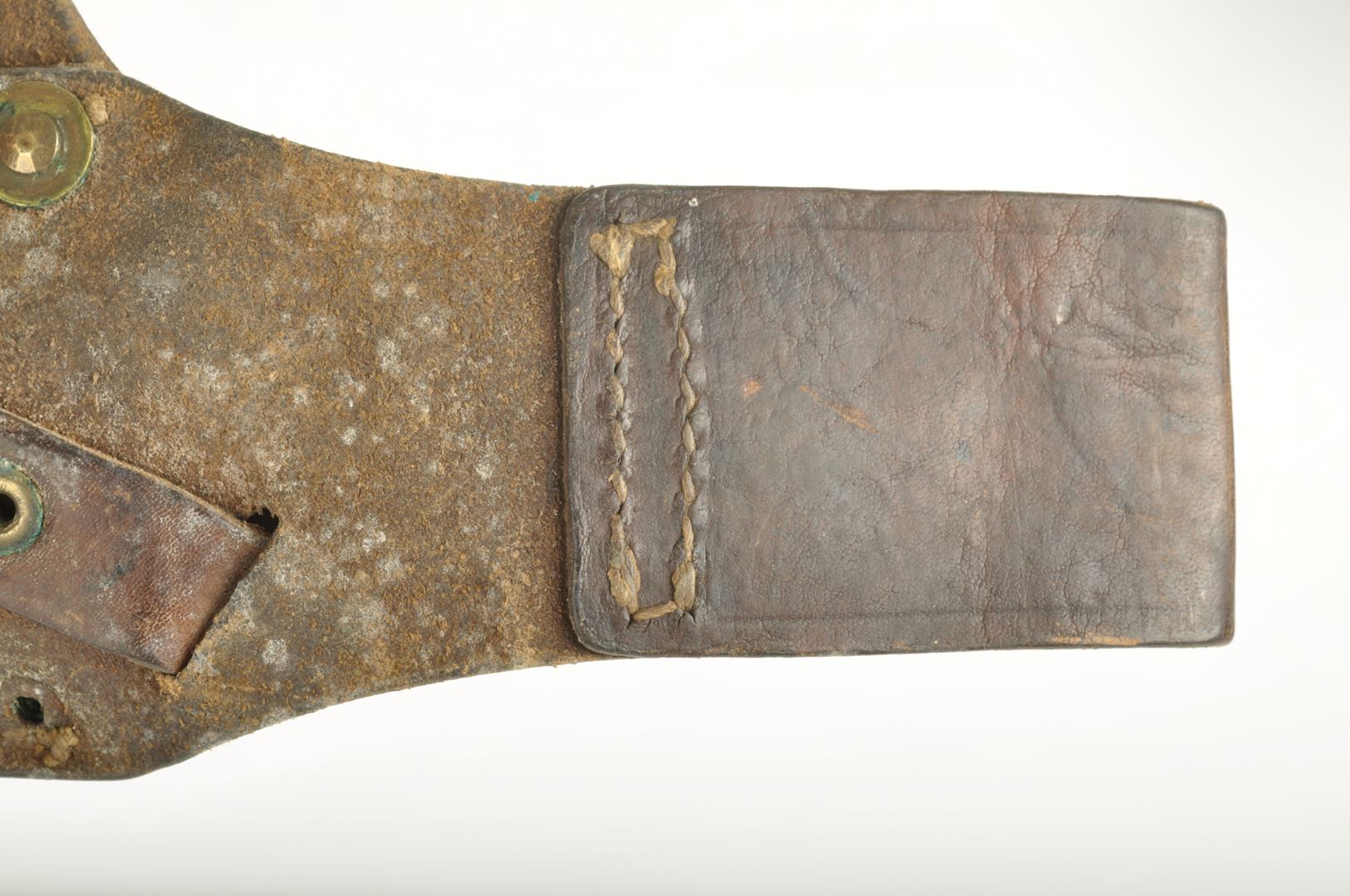 Couteau de jeune des Chantiers de jeunesse avec son fourreau réglementaire