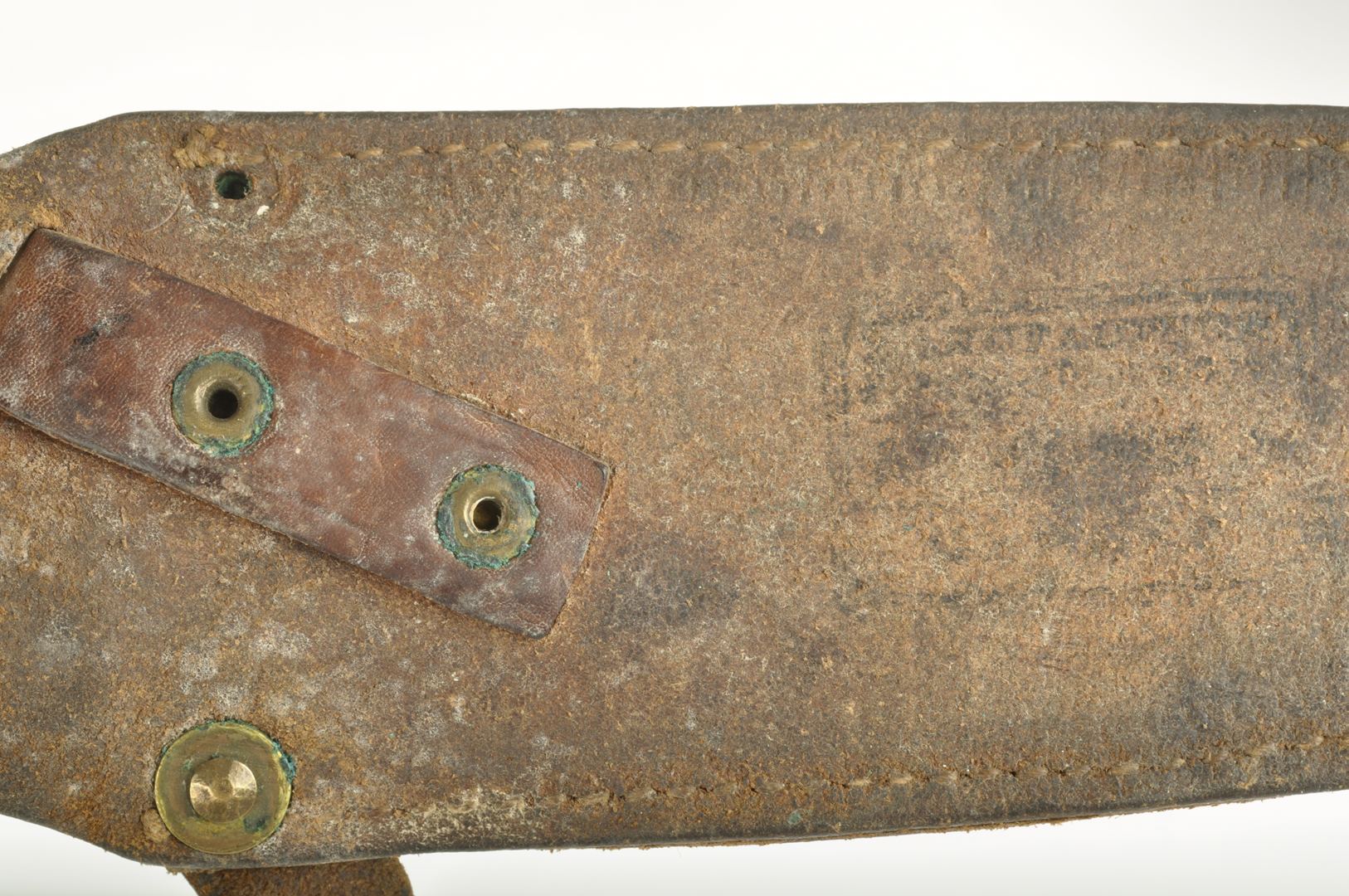 Couteau de jeune des Chantiers de jeunesse avec son fourreau réglementaire