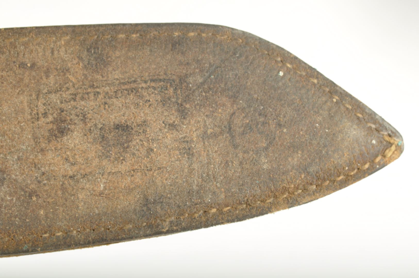 Couteau de jeune des Chantiers de jeunesse avec son fourreau réglementaire