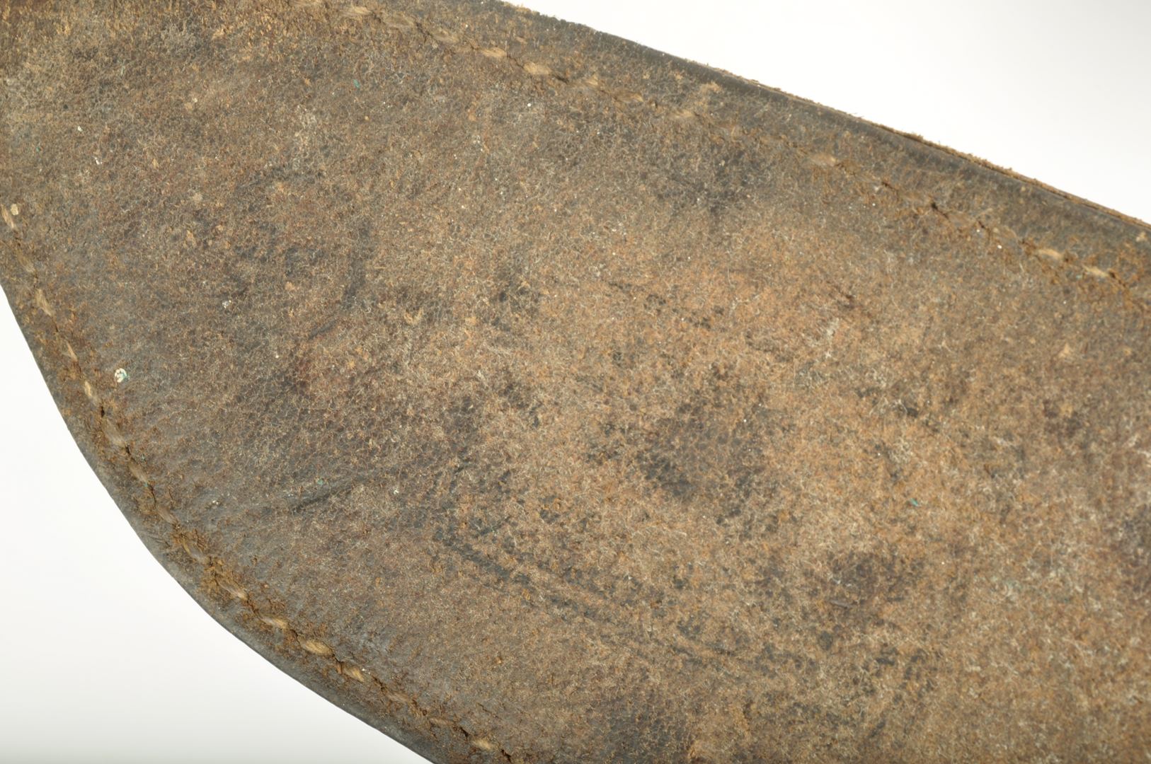 Couteau de jeune des Chantiers de jeunesse avec son fourreau réglementaire