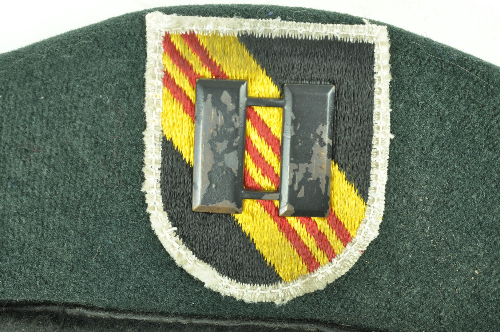 Béret Vert d'un Capitaine de la 5th Special Force / daté 1962