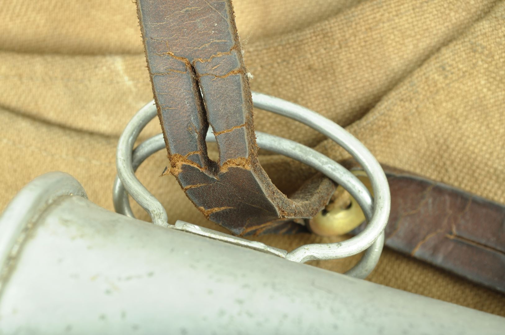 Ensemble Sac à pain IR 131 / Quart IR 88 sorti de grenier