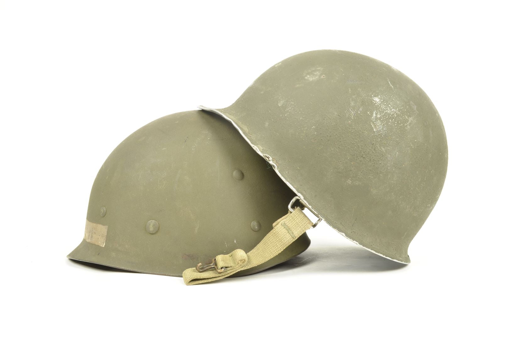 Casque US M1 impacté et son sous casque FIRESTONE nominatif / ARDENNES