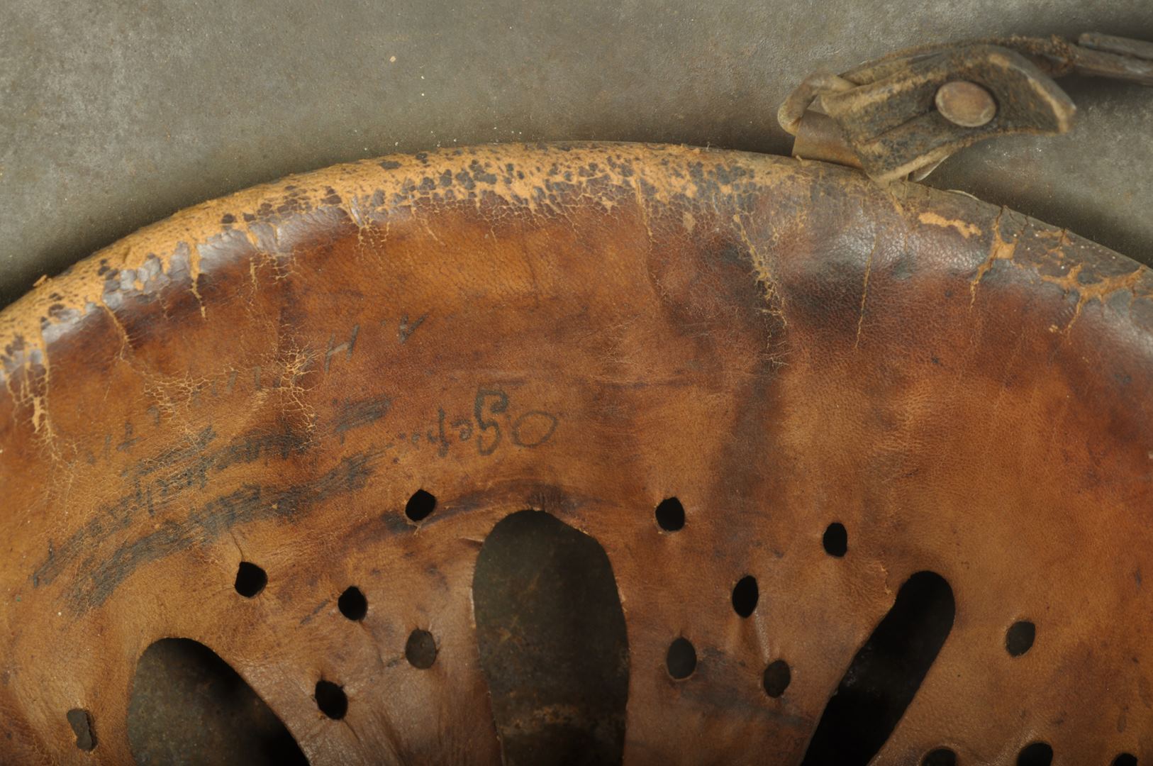 Casque Allemand modèle 42 Nominatif d'un Obergefreiter / fabricant EF62