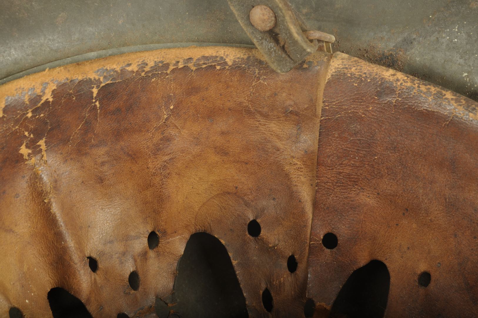 Casque Allemand modèle 42 Nominatif d'un Obergefreiter / fabricant EF62