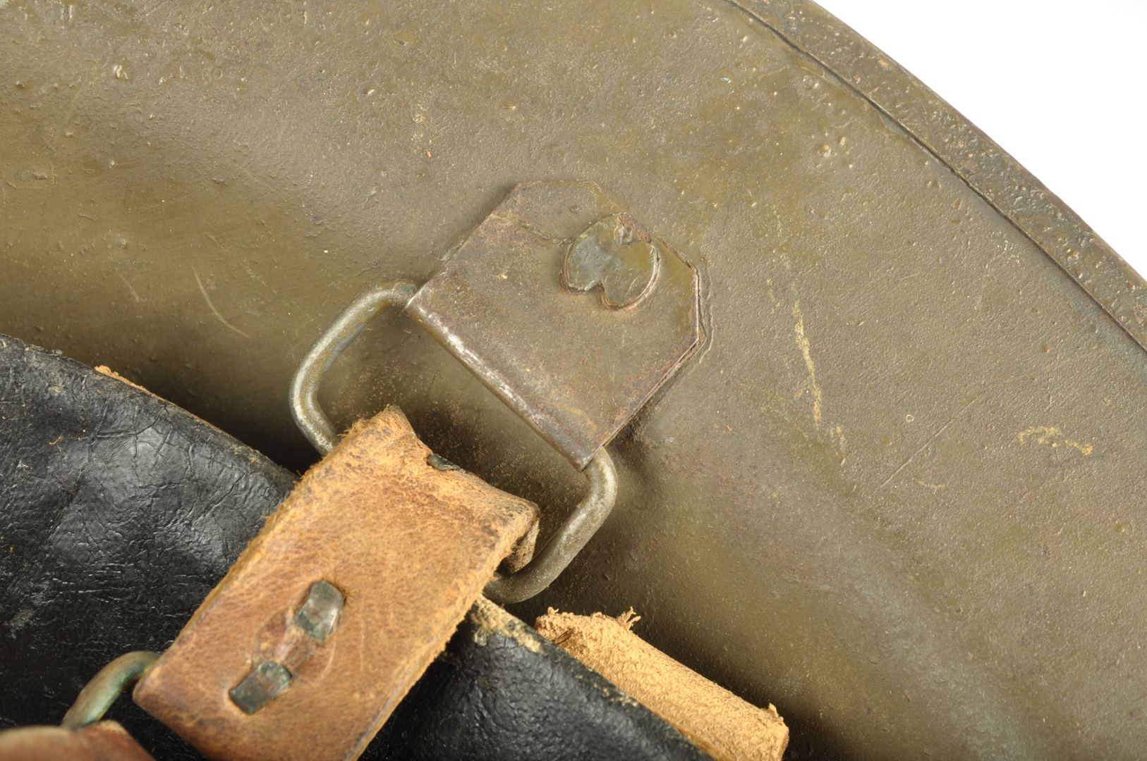 Casque US 17 / double insignes 89th Division Artillery Headquarters