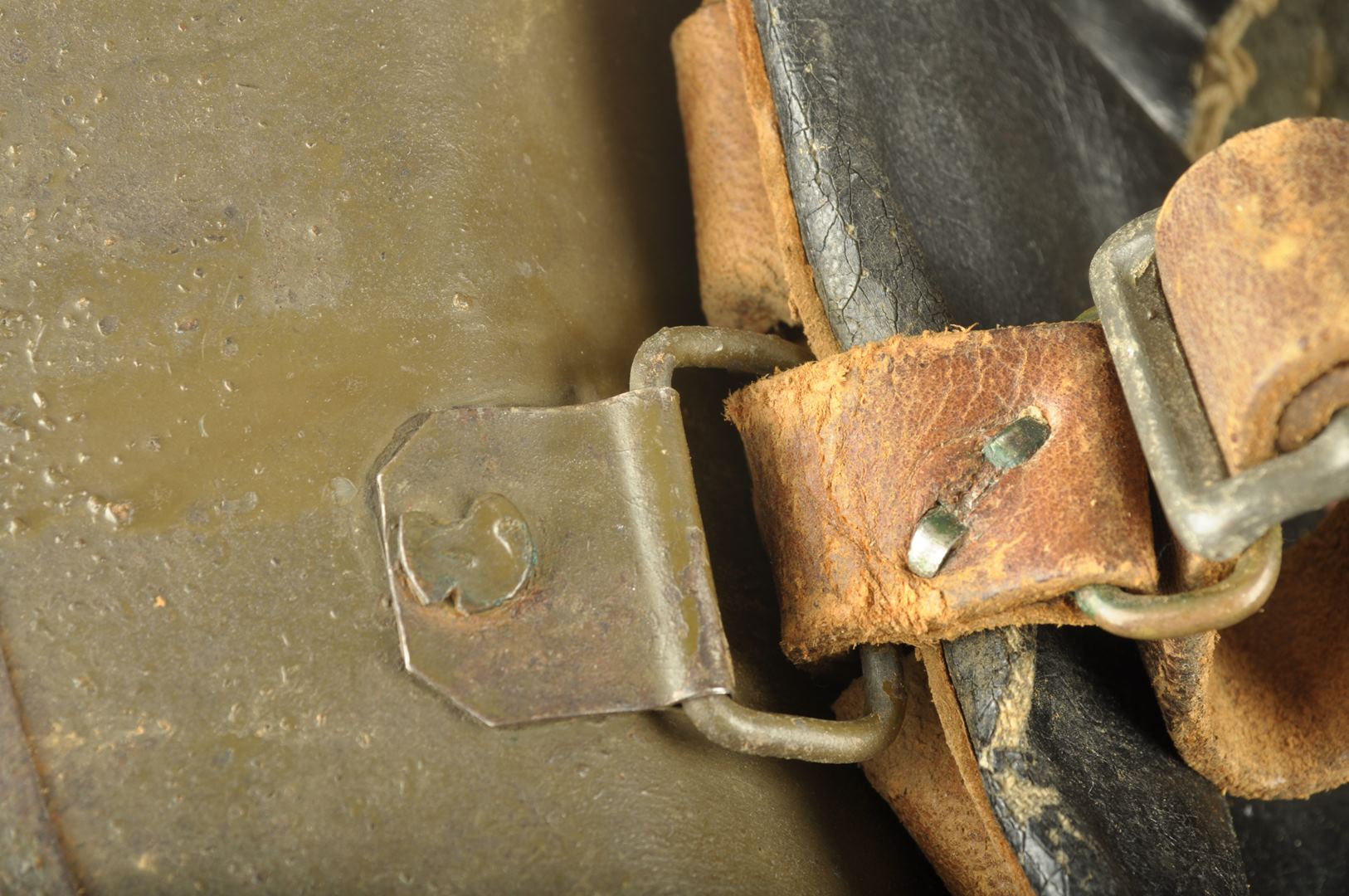 Casque US 17 / double insignes 89th Division Artillery Headquarters