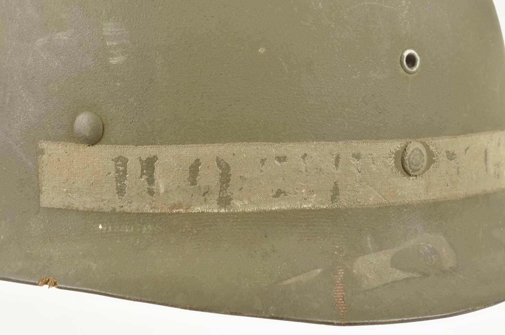 Casque US M1 impacté et son sous casque FIRESTONE nominatif / ARDENNES