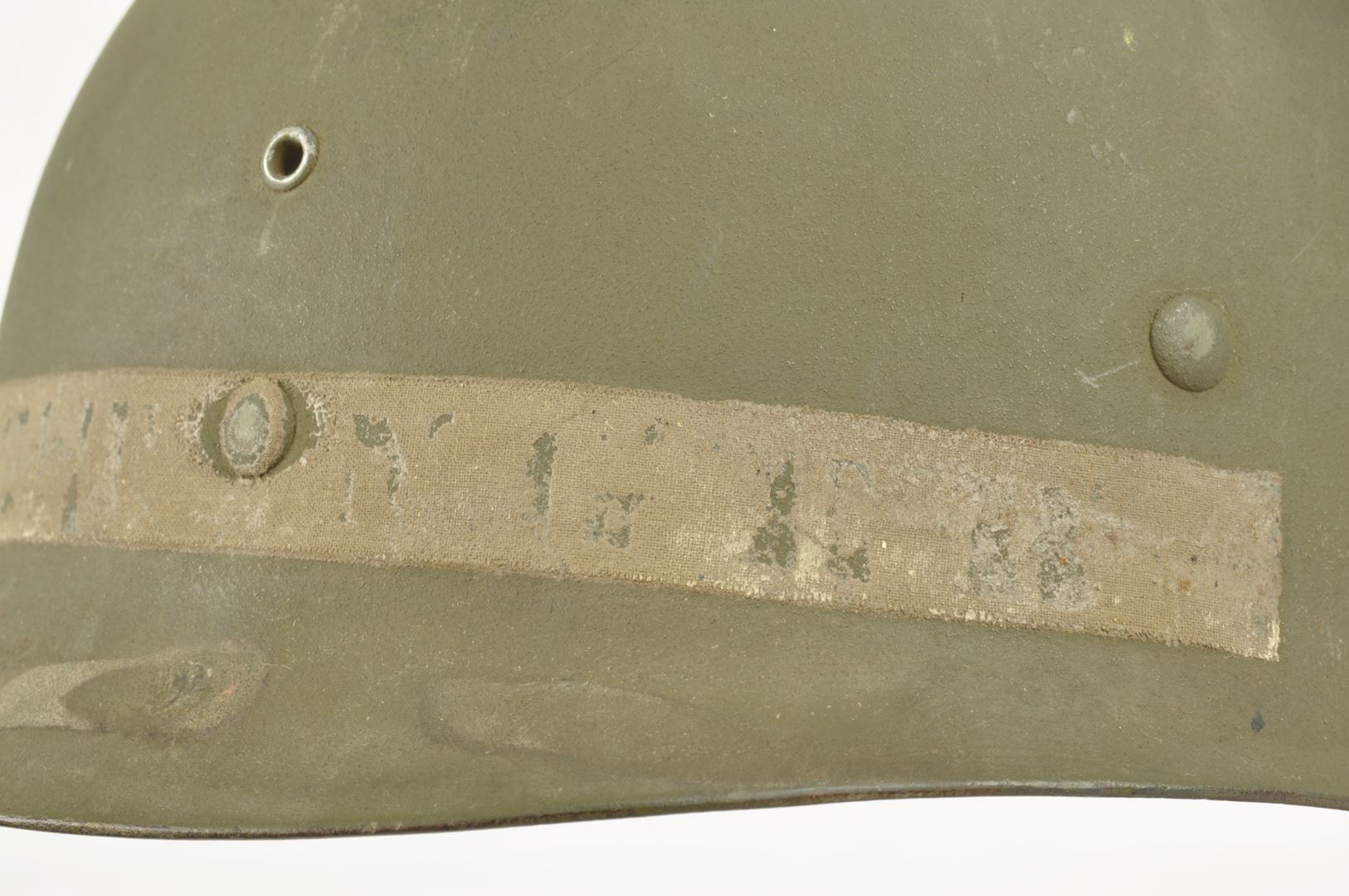 Casque US M1 impacté et son sous casque FIRESTONE nominatif / ARDENNES
