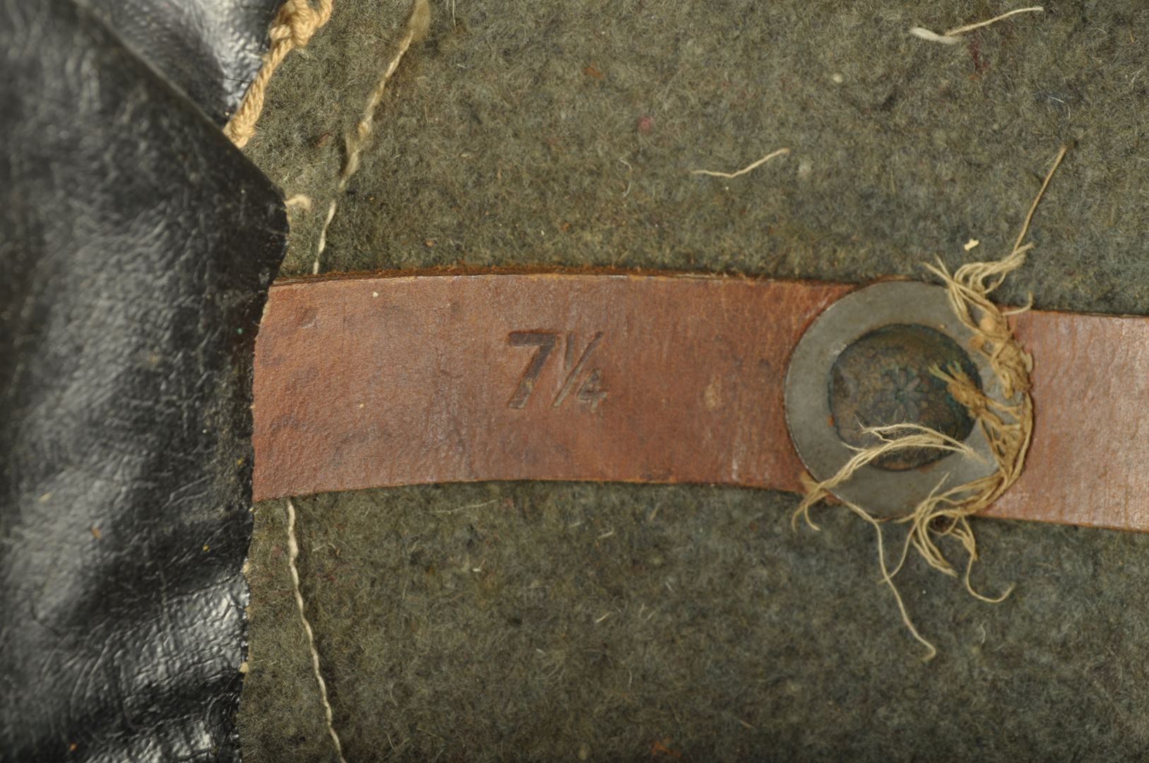 Casque US 17 / double insignes 89th Division Artillery Headquarters