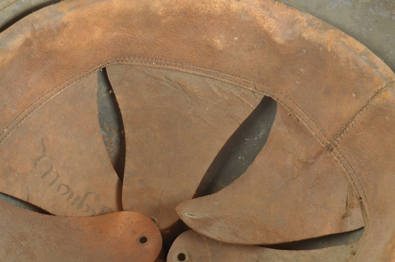 Casque Adrian d'Infanterie modèle 1915 sorti de grenier / Nominatif