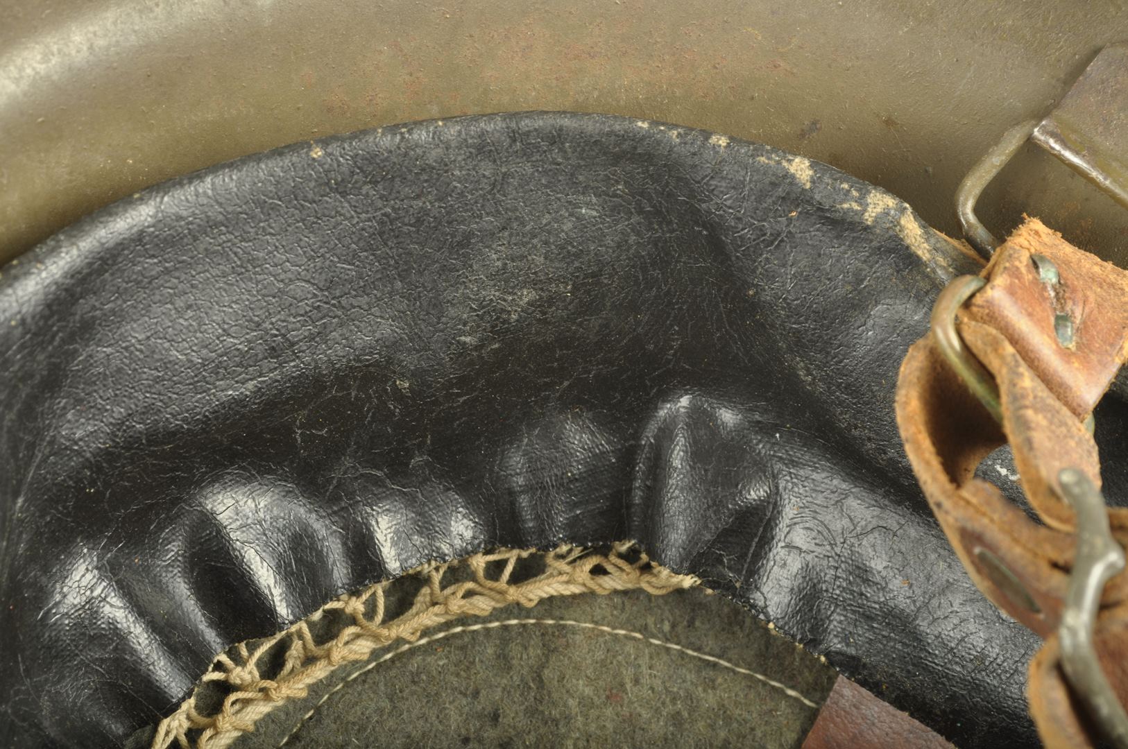 Casque US 17 / double insignes 89th Division Artillery Headquarters