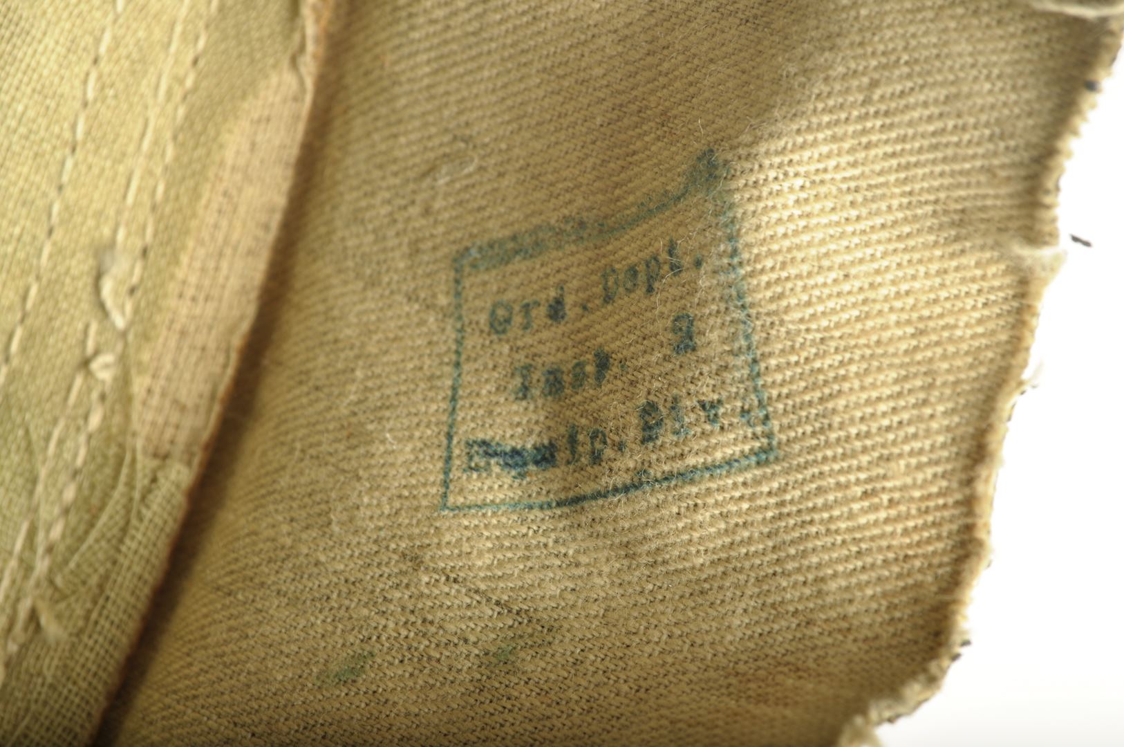 Casque US 17 / double insignes 89th Division Artillery Headquarters