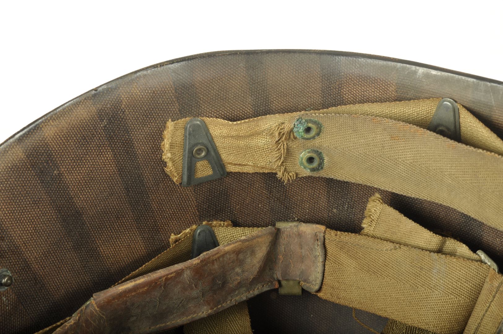 Casque US M1 SCHLUETER de l' US NAVY / Nominatif et identifié