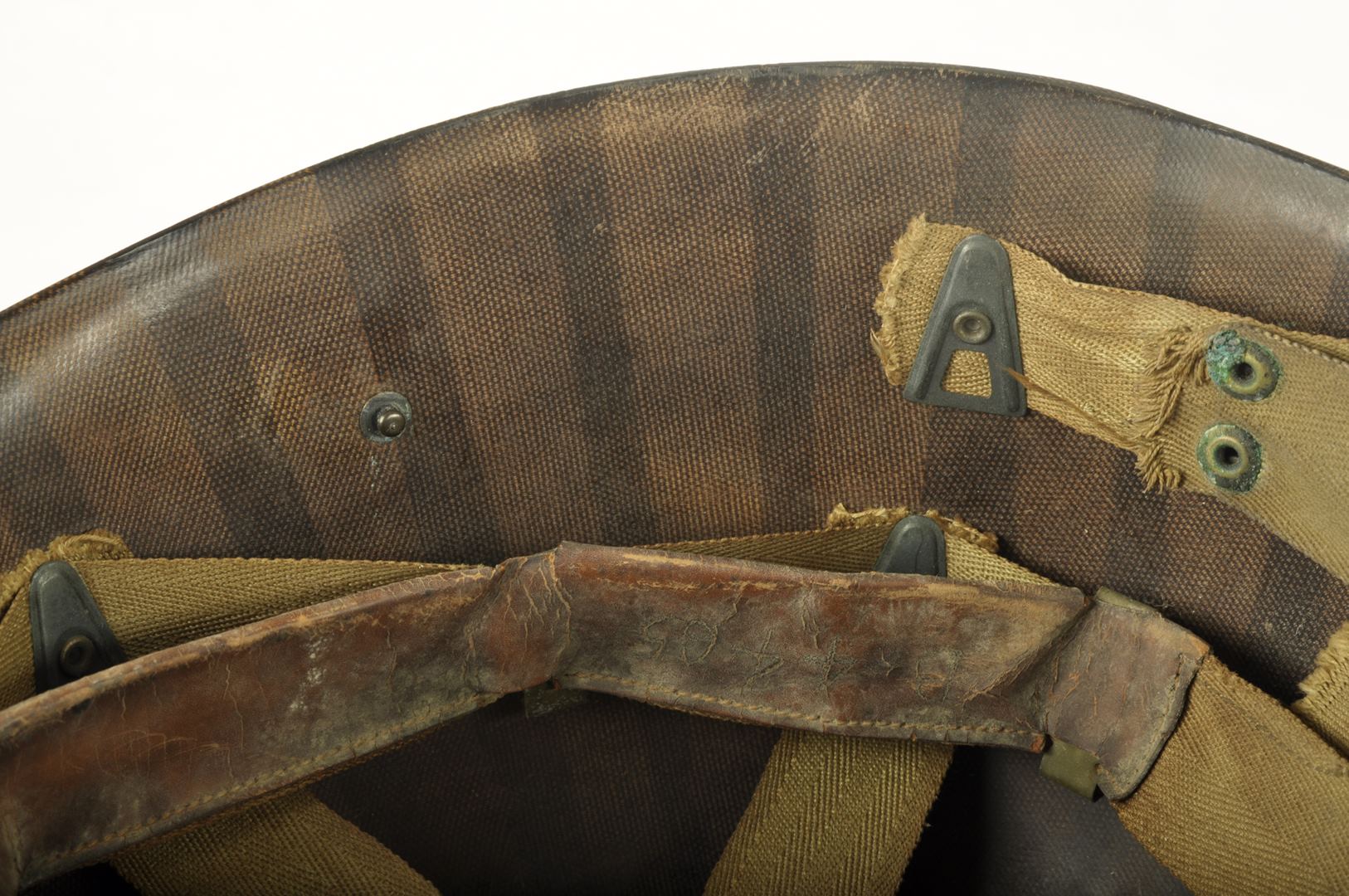 Casque US M1 SCHLUETER de l' US NAVY / Nominatif et identifié