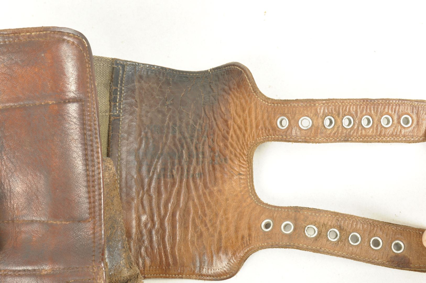 Brodequins à Jambières / Buckle Boots datés 1944