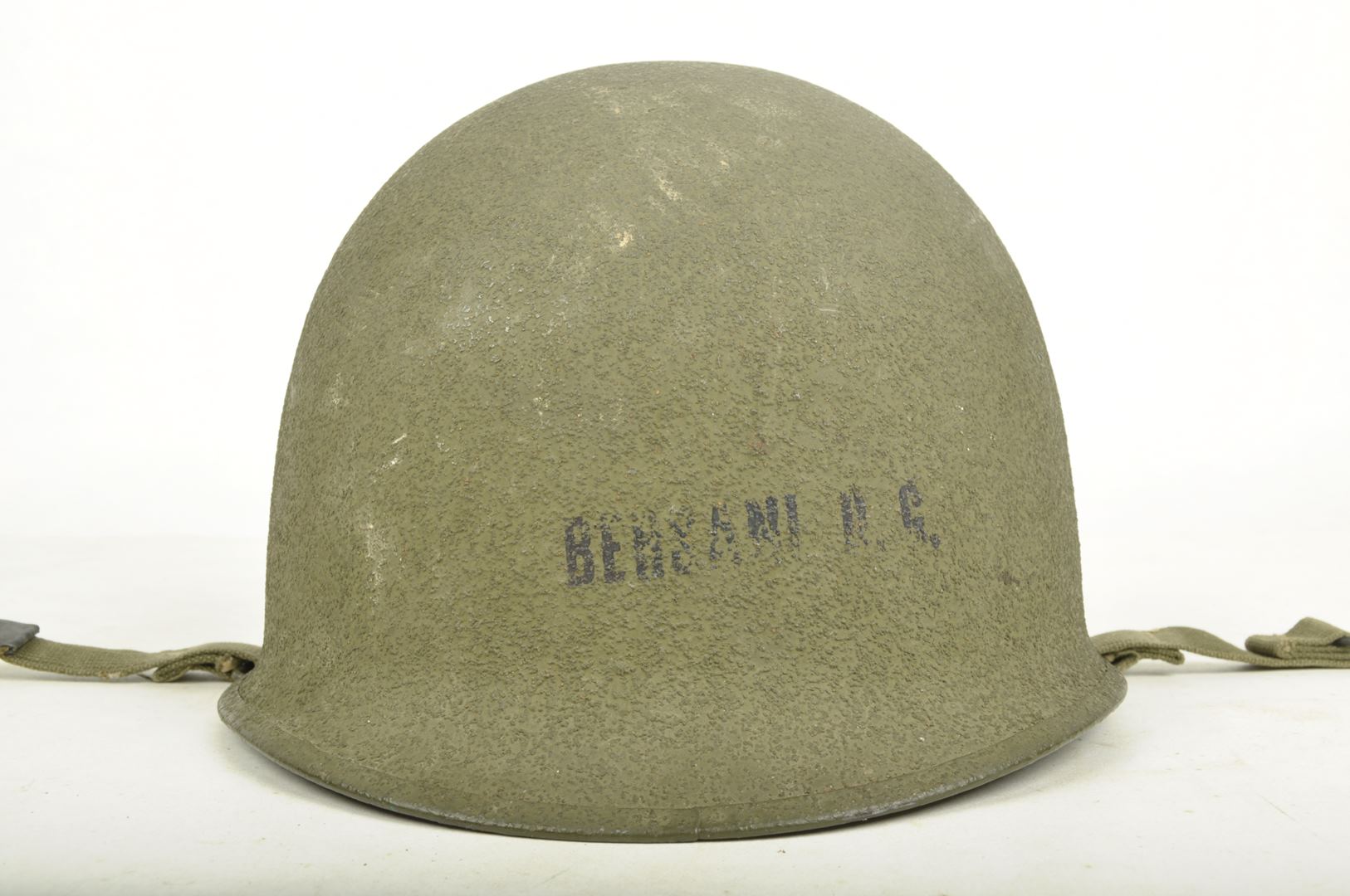 Casque US M1 SCHLUETER de l' US NAVY / Nominatif et identifié