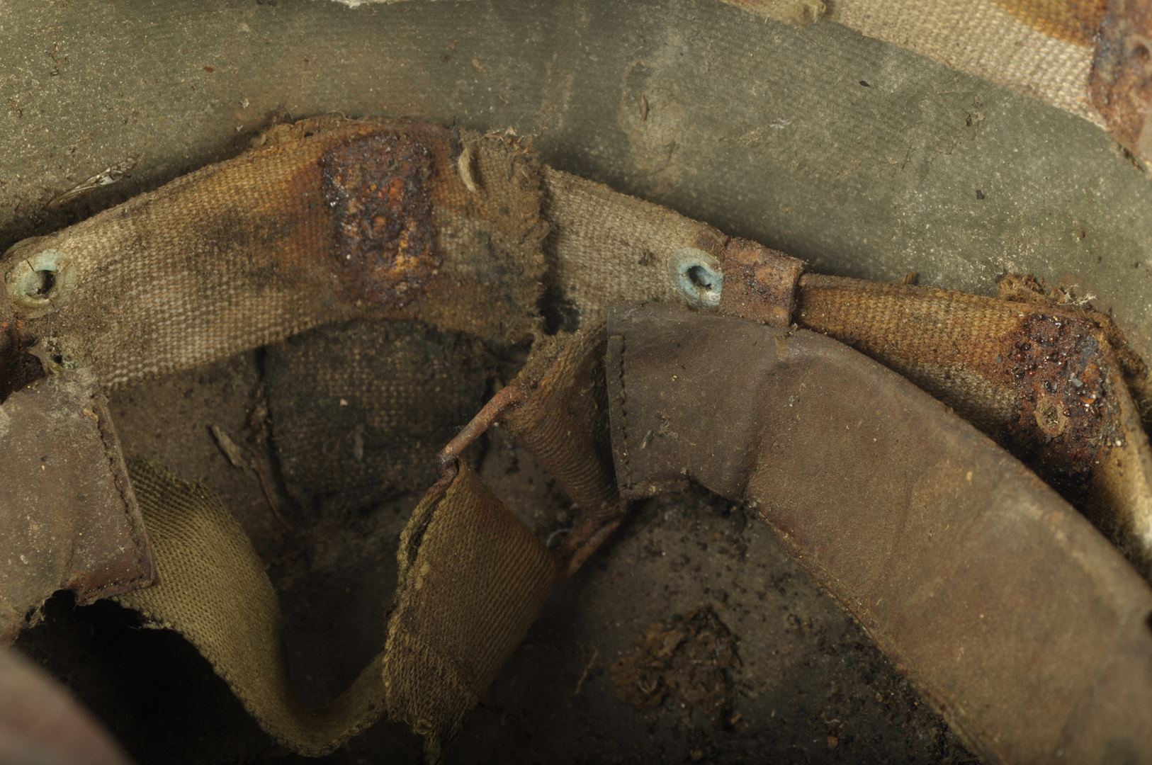 Sous casque Basse Pression marquage en relief Saint Clair sorti de grenier / Alençon