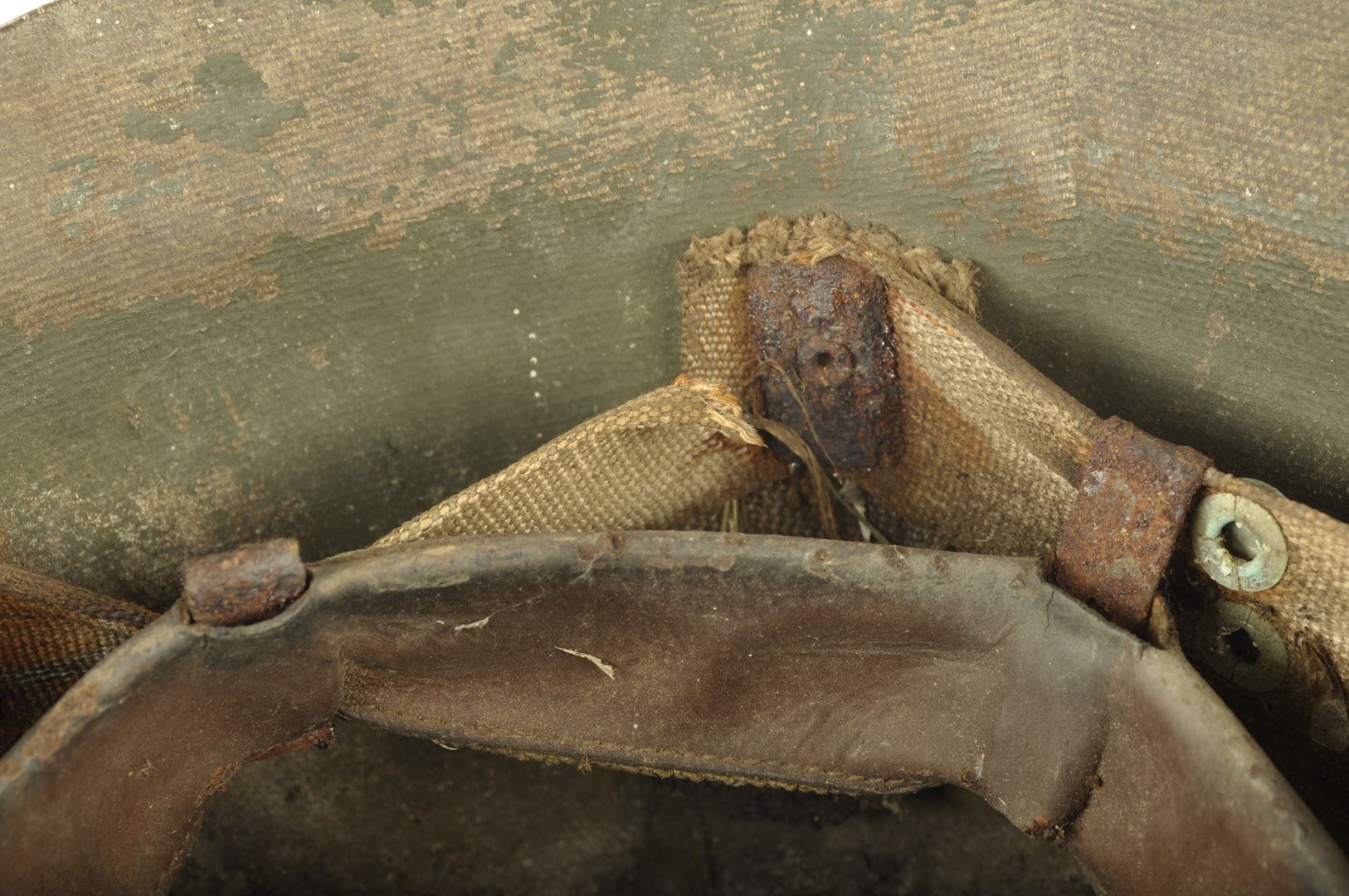 Sous casque Basse Pression marquage en relief Saint Clair sorti de grenier / Alençon