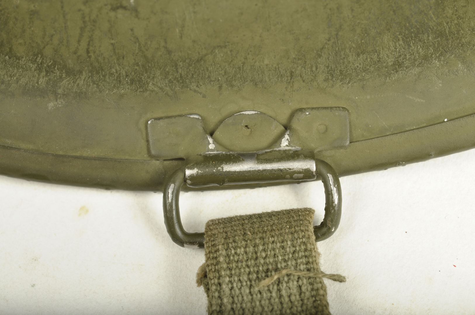 Casque US M1 SCHLUETER de l' US NAVY / Nominatif et identifié