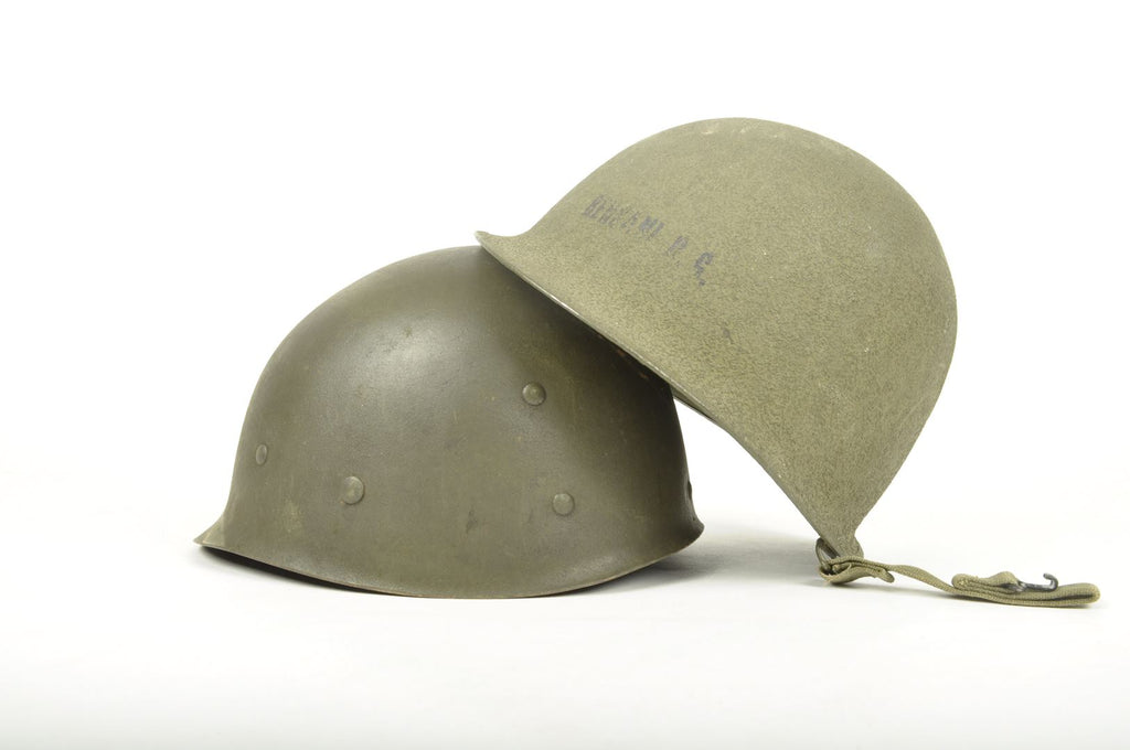 Casque US M1 SCHLUETER de l' US NAVY / Nominatif et identifié