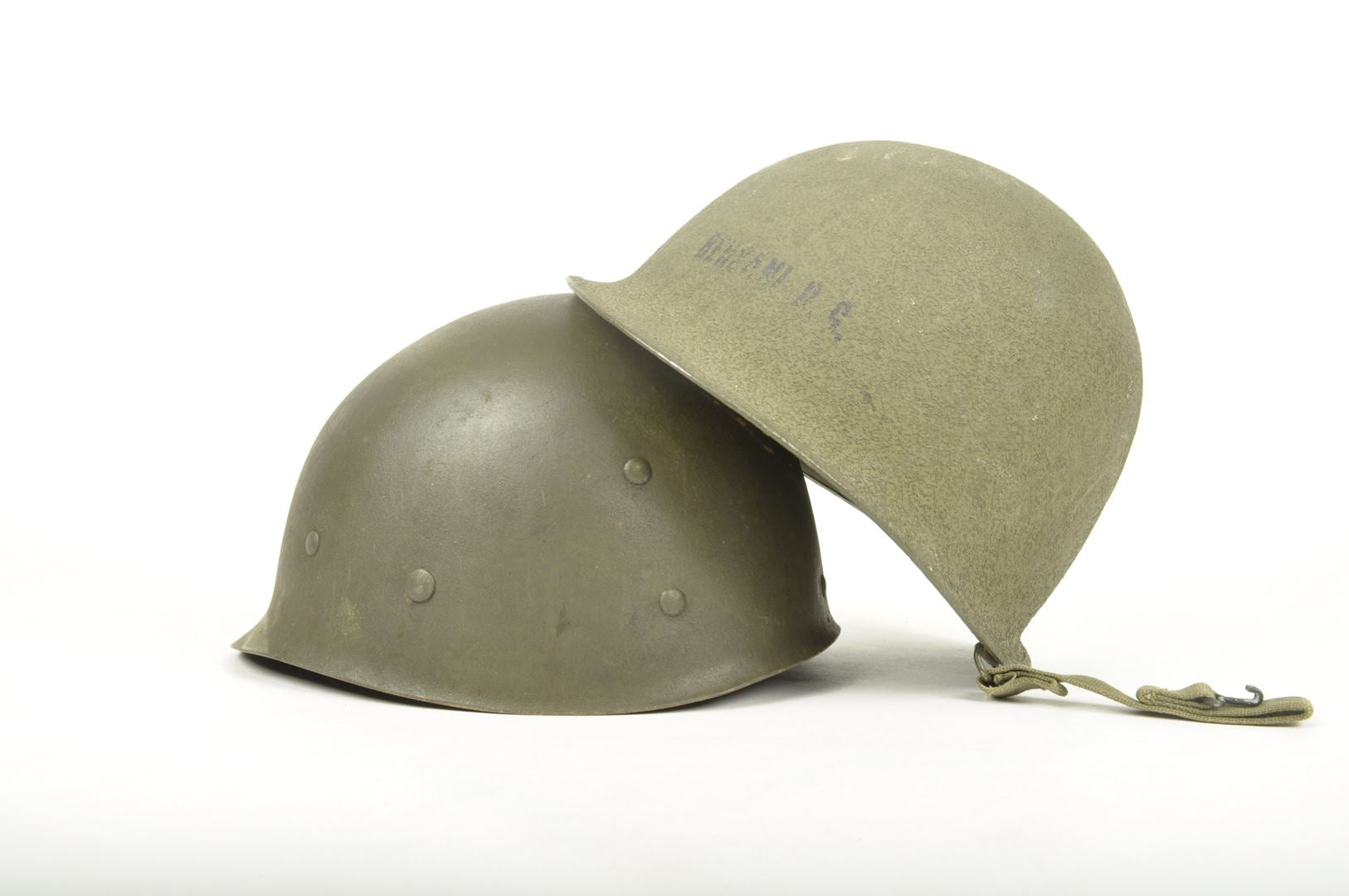 Casque US M1 SCHLUETER de l' US NAVY / Nominatif et identifié
