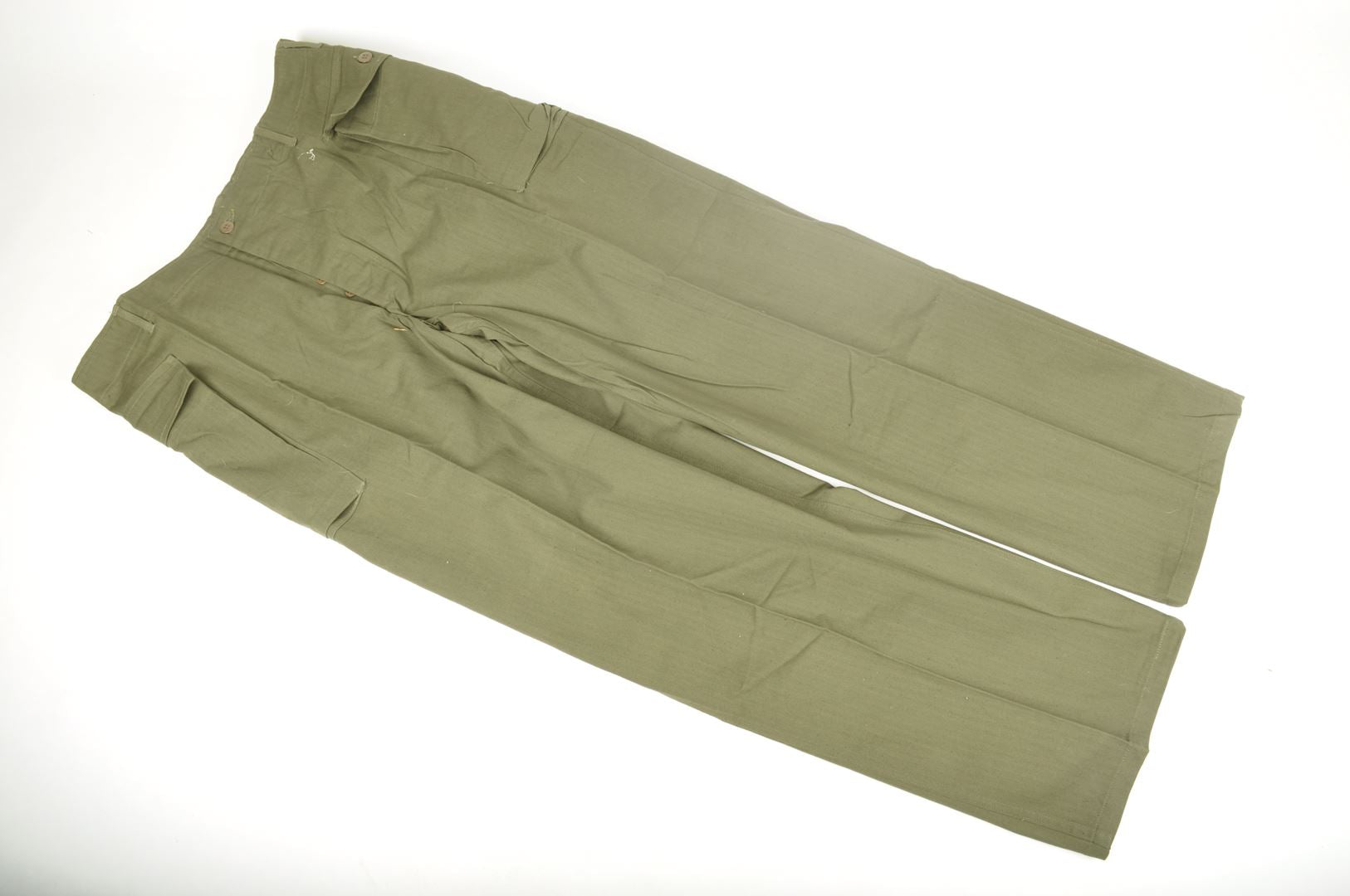 Pantalon HBT US ARMY / NEUF DE STOCK et daté 1944