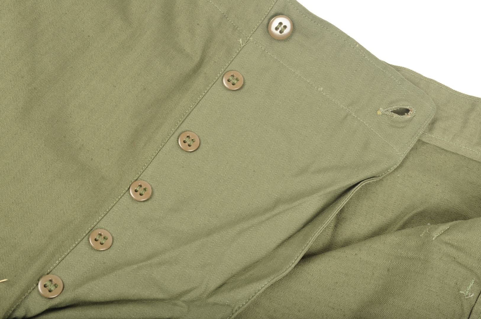 Pantalon HBT US ARMY / NEUF DE STOCK et daté 1944