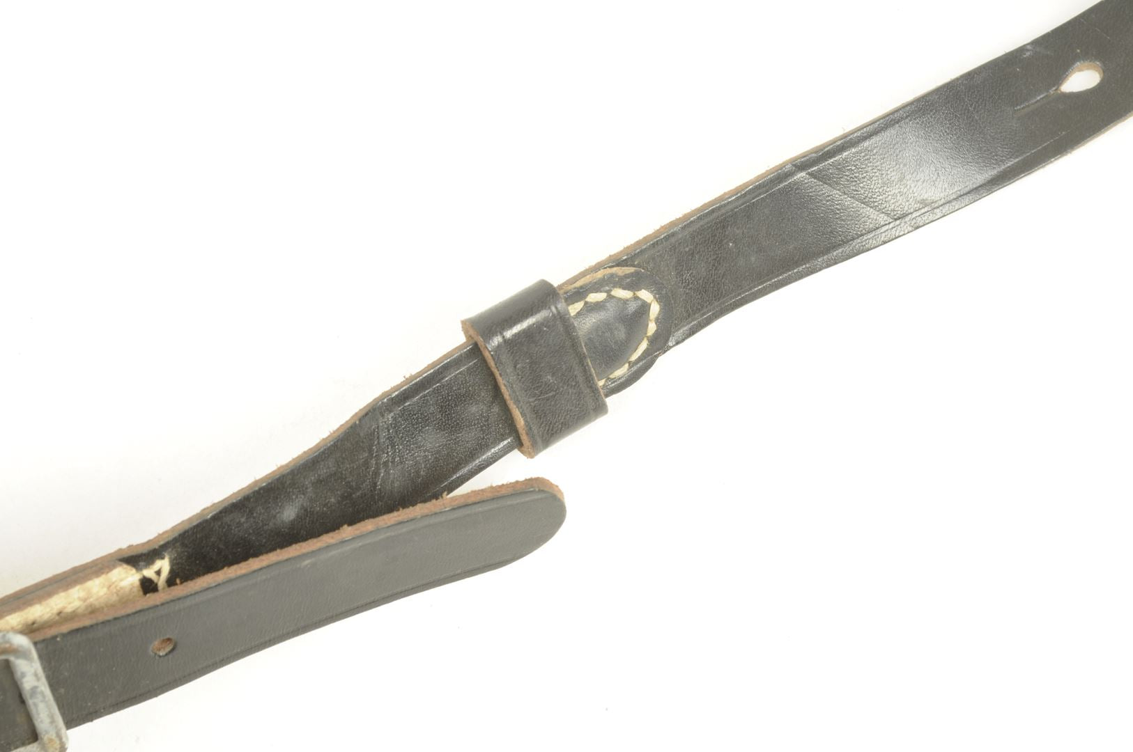 Sangle de boitier à jumelles datée 1940